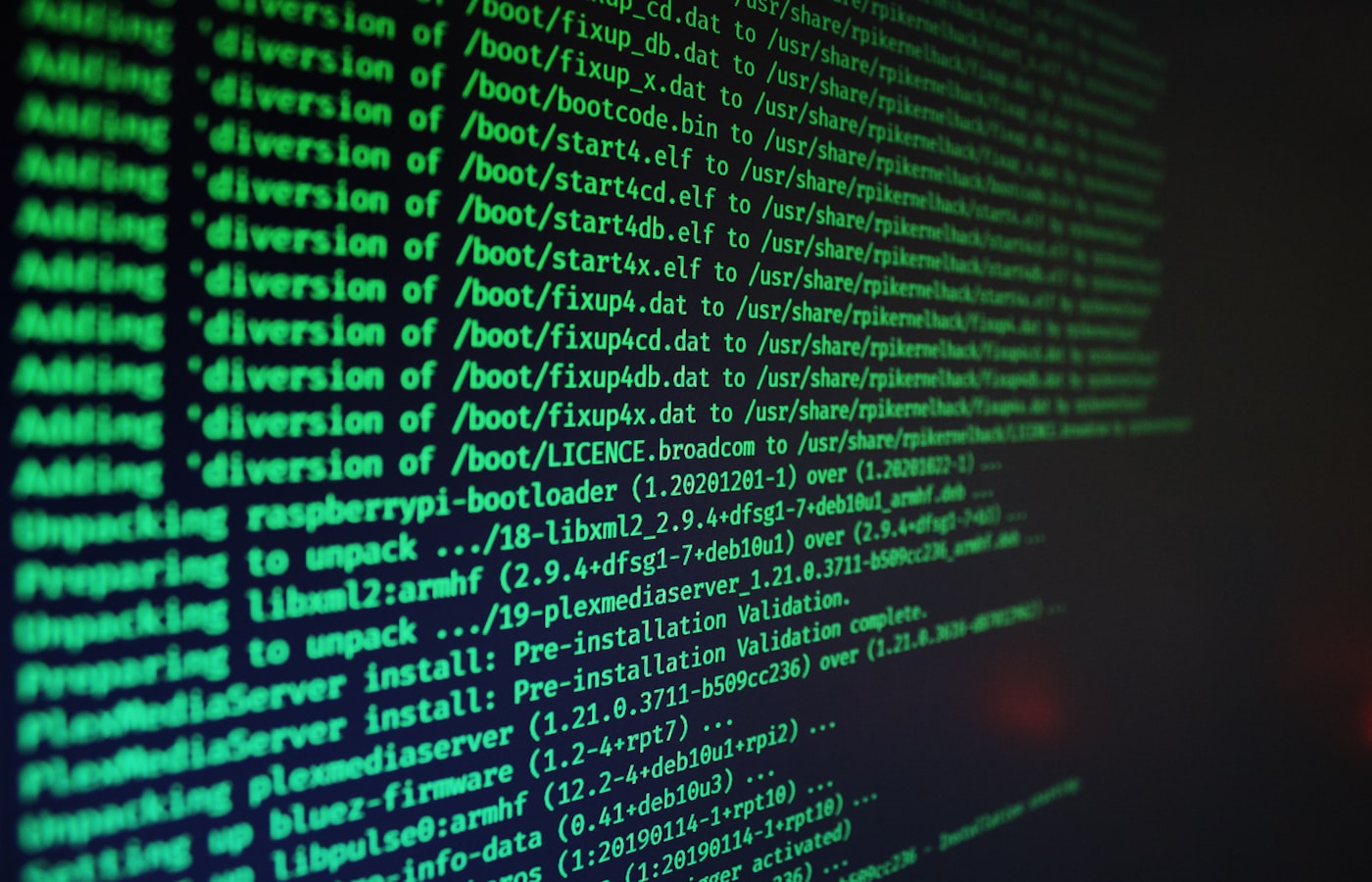 Pantalla de terminal con líneas de instalación y configuración de un sistema